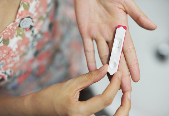 关女士反映,今年2月25日,她在医院检查出已怀孕,医生建议卧床休息保胎